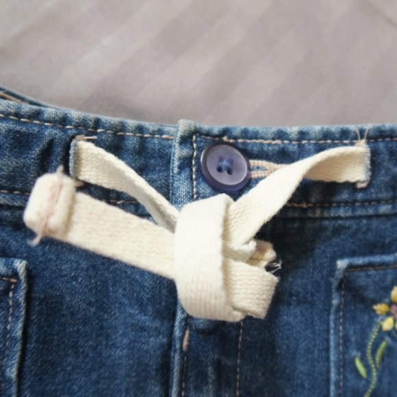 GapKids Girls Denim Skirt w/Embroidered Flowers and Butterfly   Size 4   NWT - Picture 6 of 7
